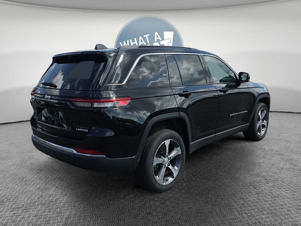 New 2025 Jeep Grand Cherokee Limited w/ Luxury Tech Group II AWD/4WD image 3