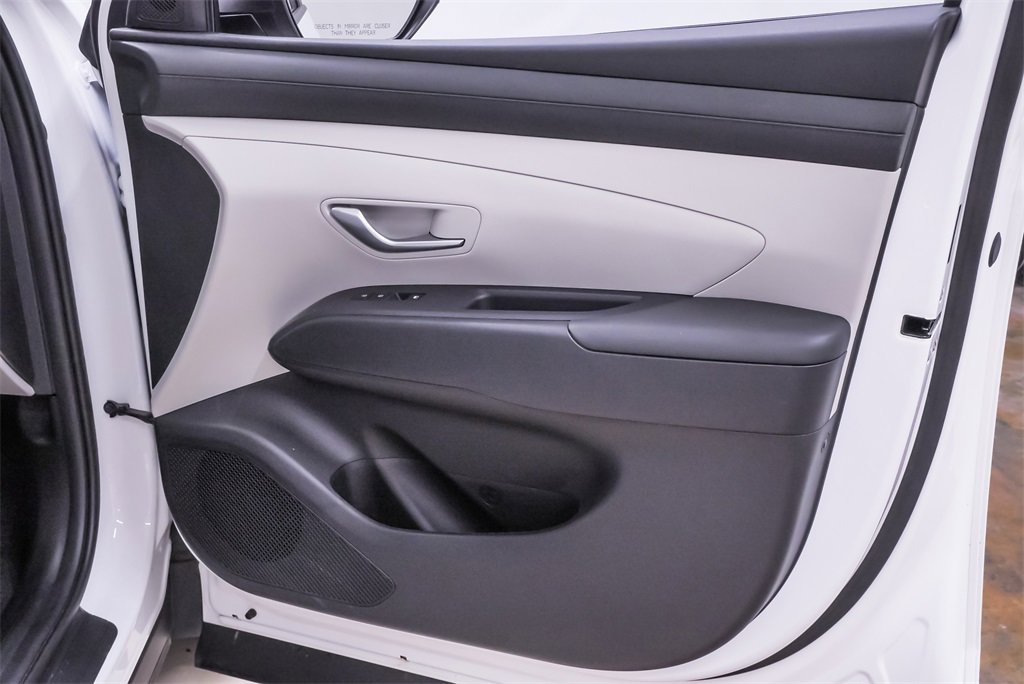 Certified 2025 Hyundai Tucson SE image 32