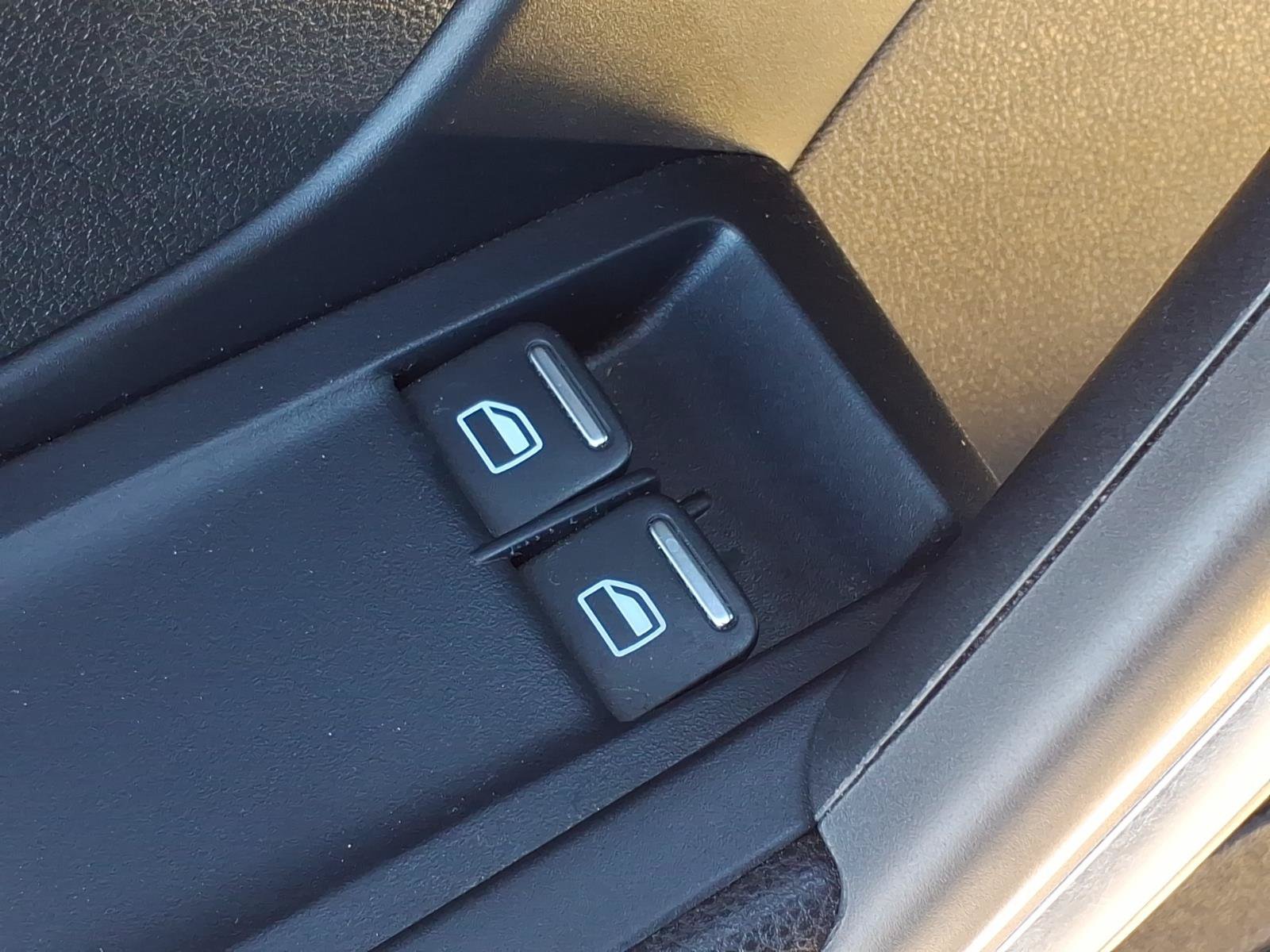 Used 2012 Volkswagen Beetle 2.5 FWD image 19