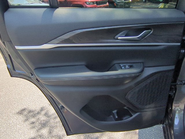 New 2026 Jeep Grand Cherokee Altitude RWD image 29