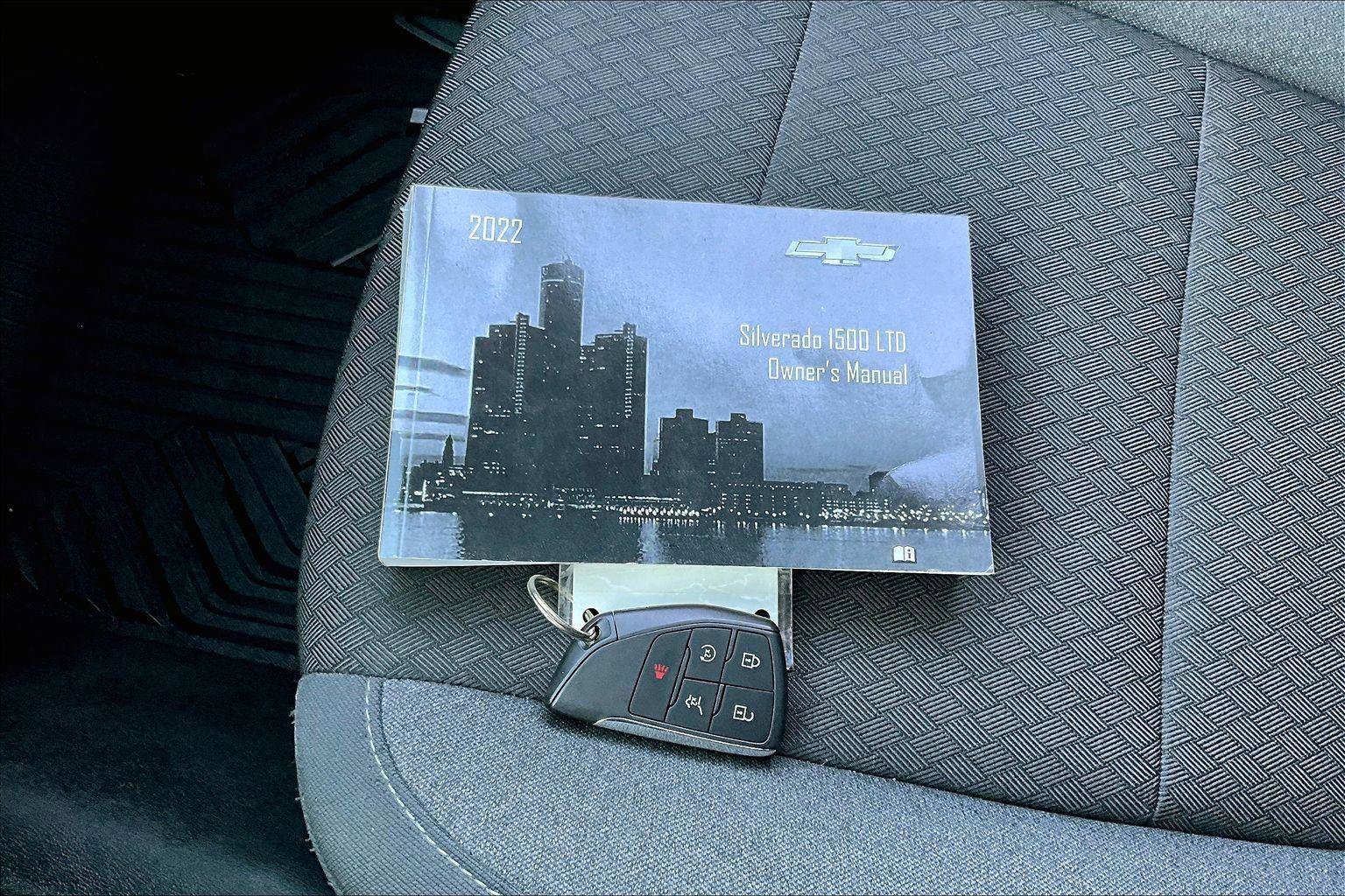 Used 2022 Chevrolet Silverado 1500 LT AWD/4WD image 11