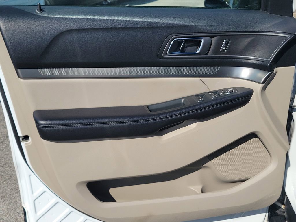 Used 2018 Ford Explorer XLT image 20