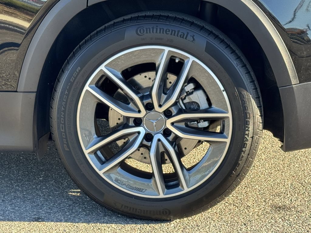 Certified 2025 Mercedes-Benz GLB 35 AMG 4MATIC image 16