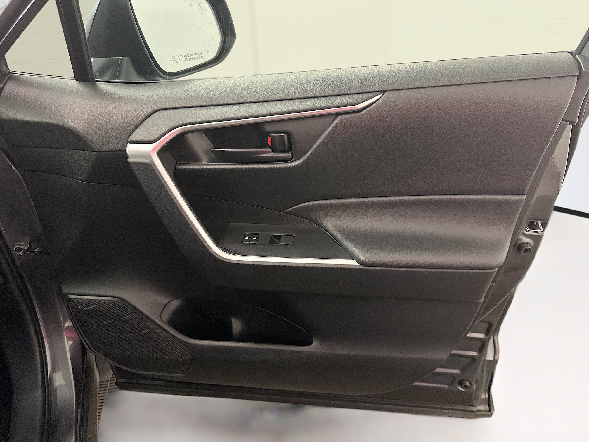 Used 2024 Toyota RAV4 LE image 33