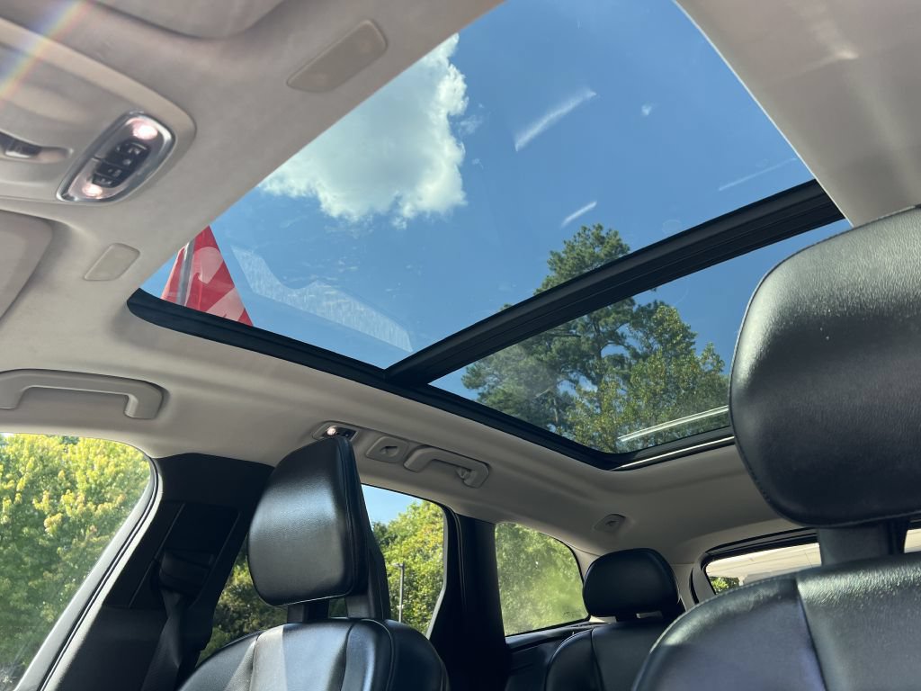 Used 2019 Volvo XC60 T5 Momentum w/ Premium Package AWD/4WD image 13