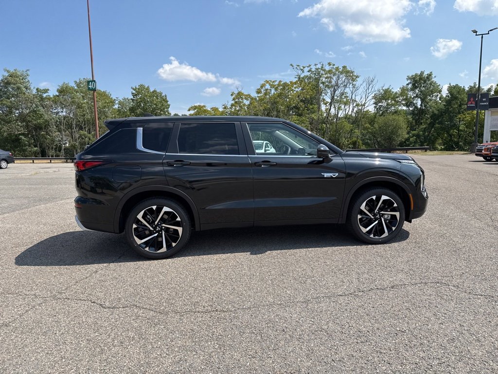 New 2025 Mitsubishi Outlander SE image 5