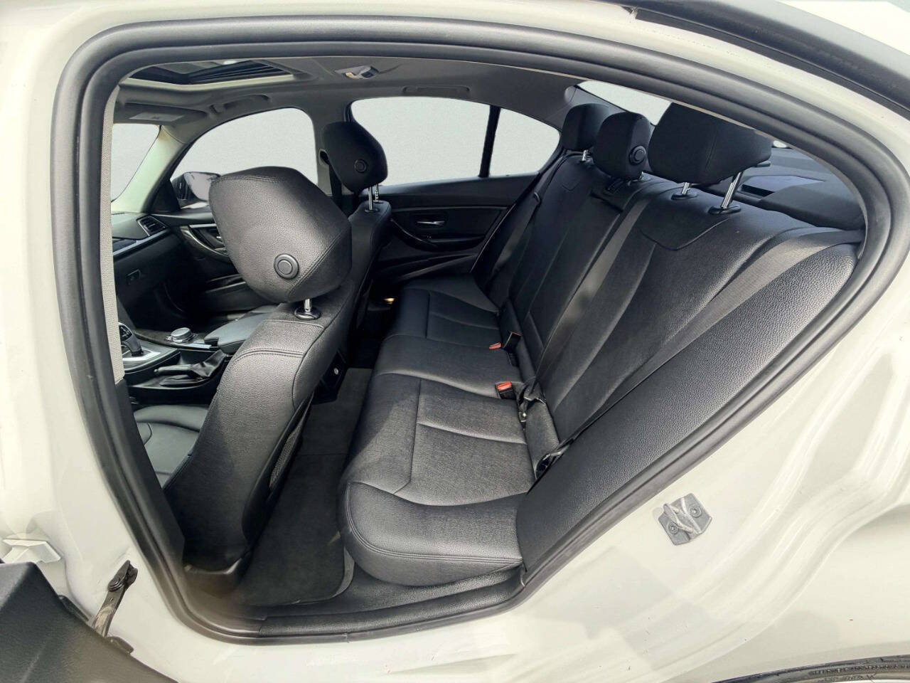 Used 2018 BMW 320i xDrive Sedan AWD/4WD image 23