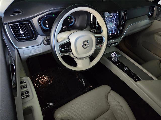 Used 2023 Volvo XC60 T8 Ultimate image 10