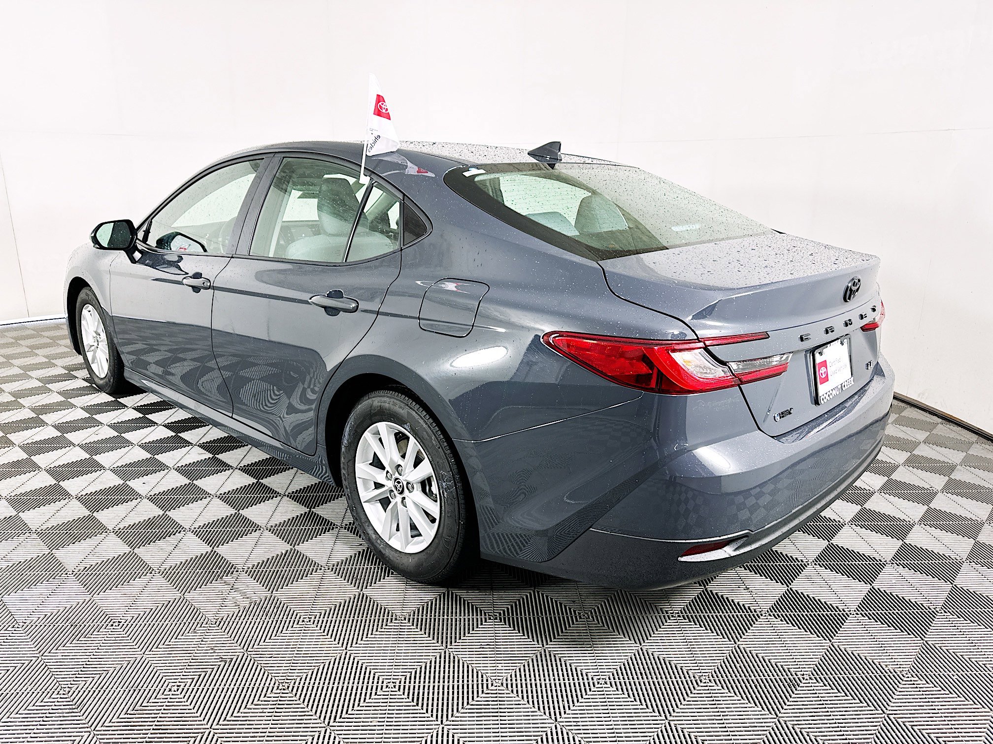Used 2025 Toyota Camry LE FWD image 5