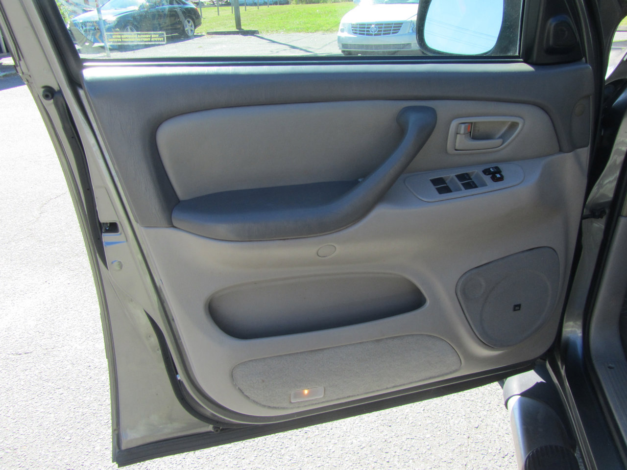 Used 2006 Toyota Sequoia SR5 image 17