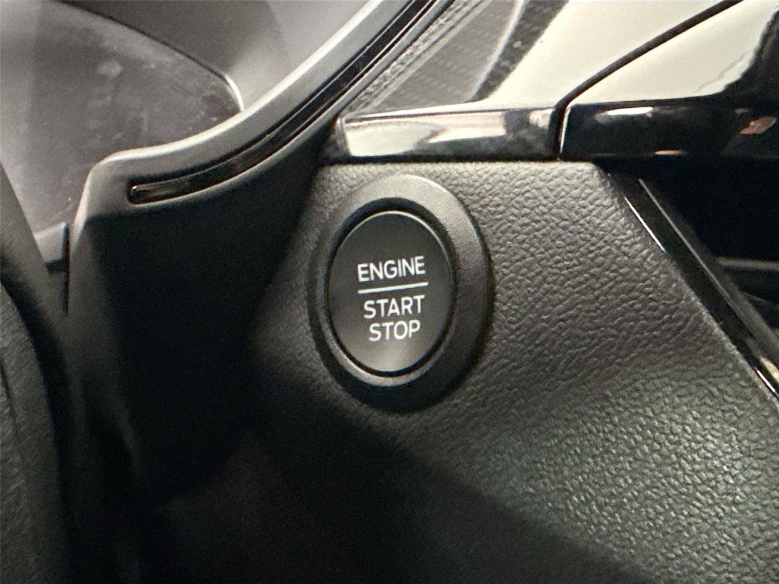 Used 2025 Ford Escape ST-Line FWD image 18