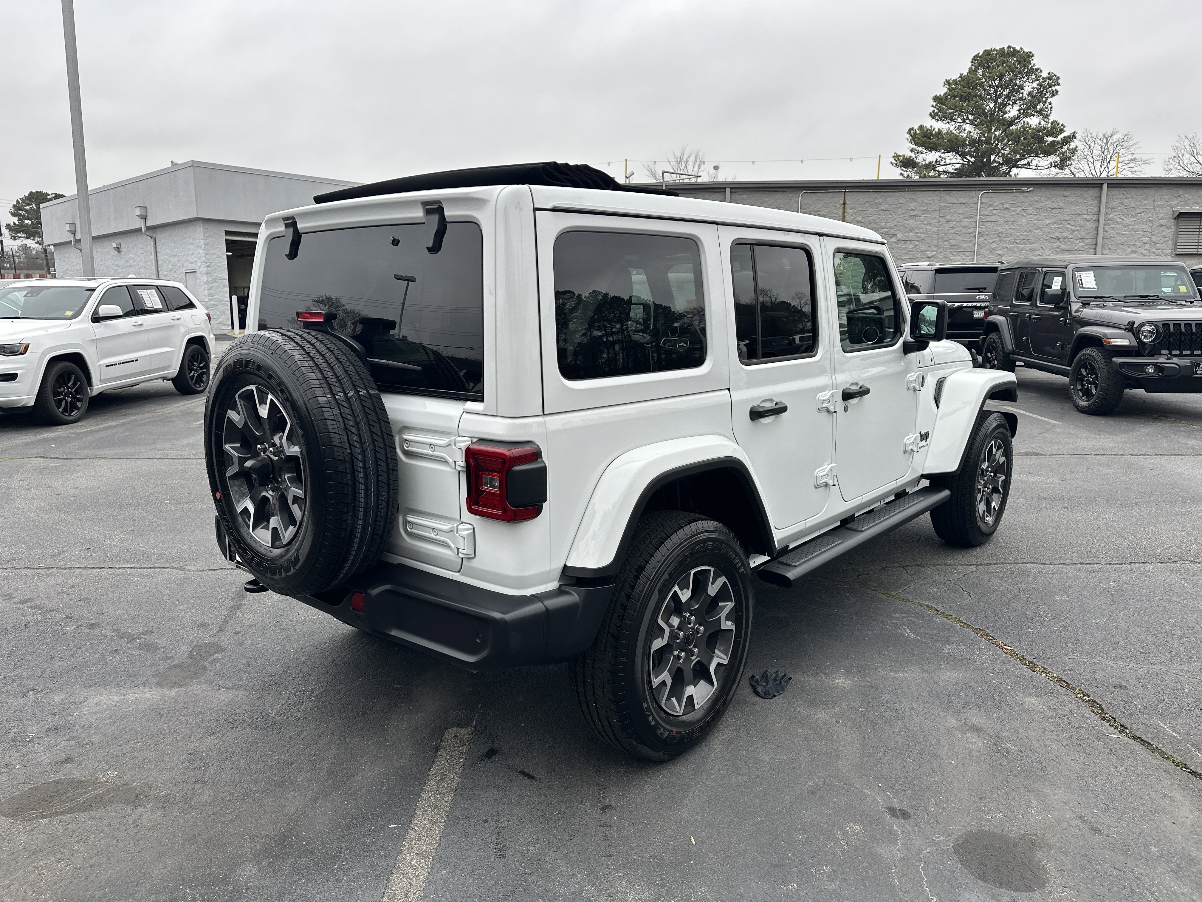 Used 2025 Jeep Wrangler Sahara w/ Safety Group image 9