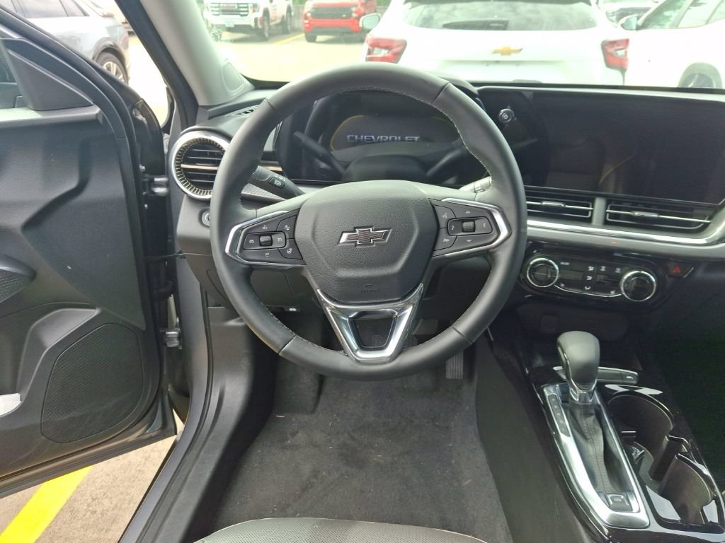 Used 2026 Chevrolet Trax ACTIV w/ Sunroof Package FWD image 11