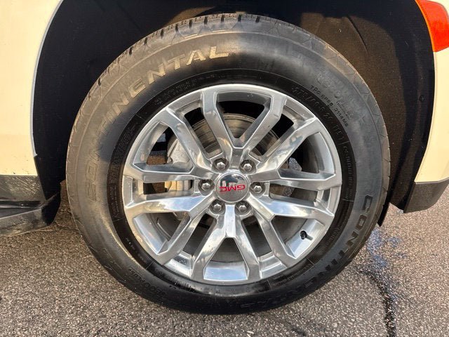 Used 2024 GMC Yukon SLT w/ SLT Premium Package AWD/4WD image 32