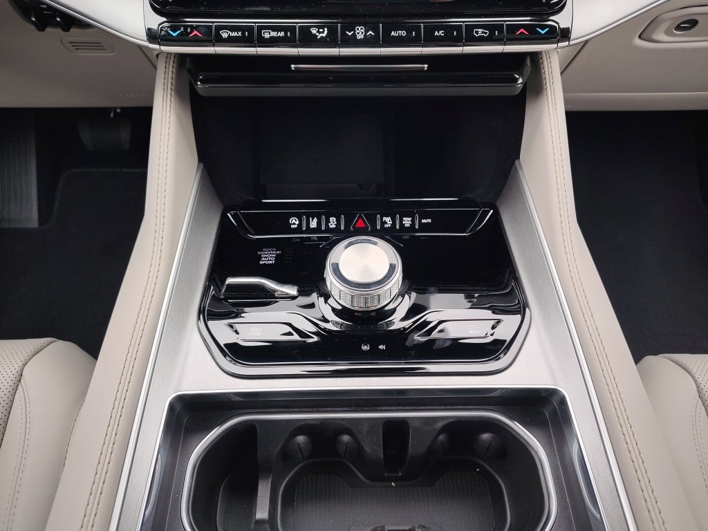 New 2025 Jeep Wagoneer Series I w/ HD Trailer Tow Package image 13