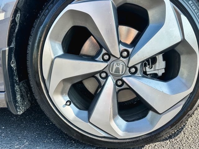 Used 2018 Honda Accord Touring image 11