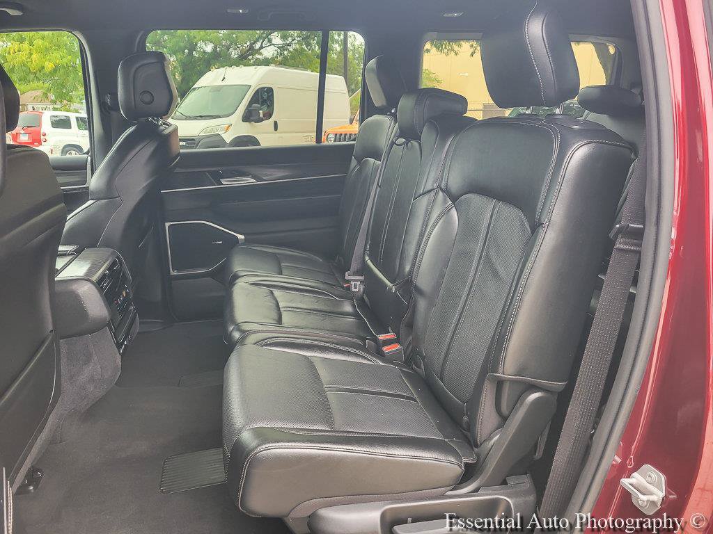 Certified 2024 Jeep Wagoneer Series II w/ Flexible Seating Group RWD image 17