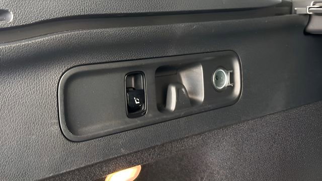 Used 2024 Mercedes-Benz GLC 300 4MATIC image 26