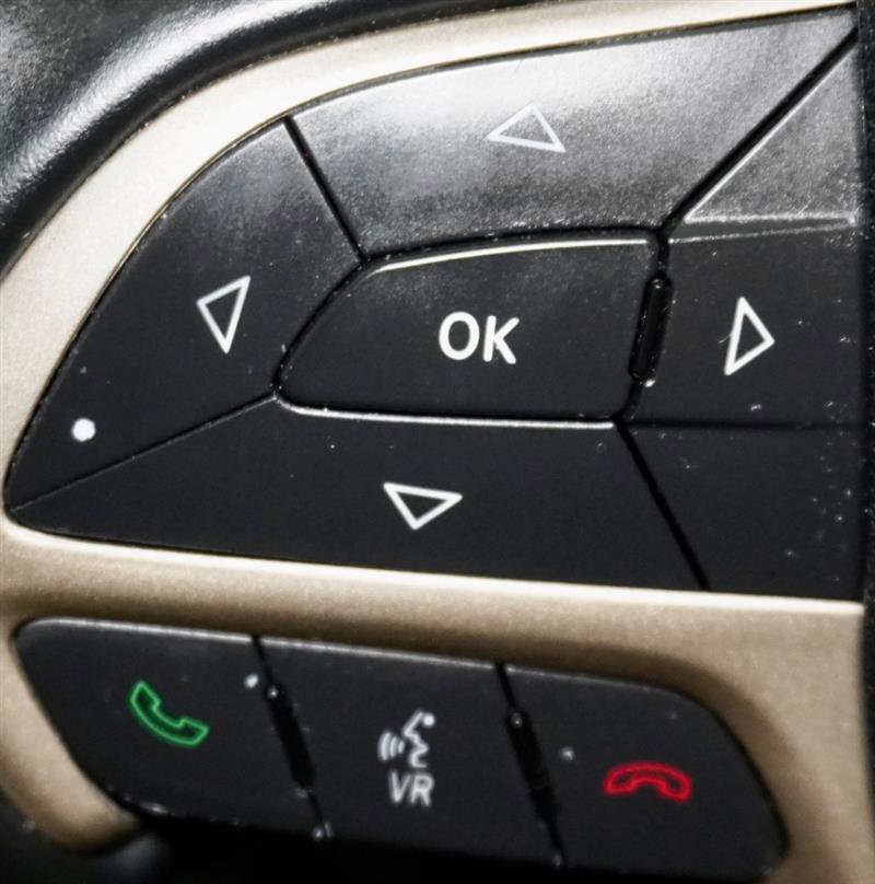 Used 2017 Jeep Grand Cherokee Laredo image 34