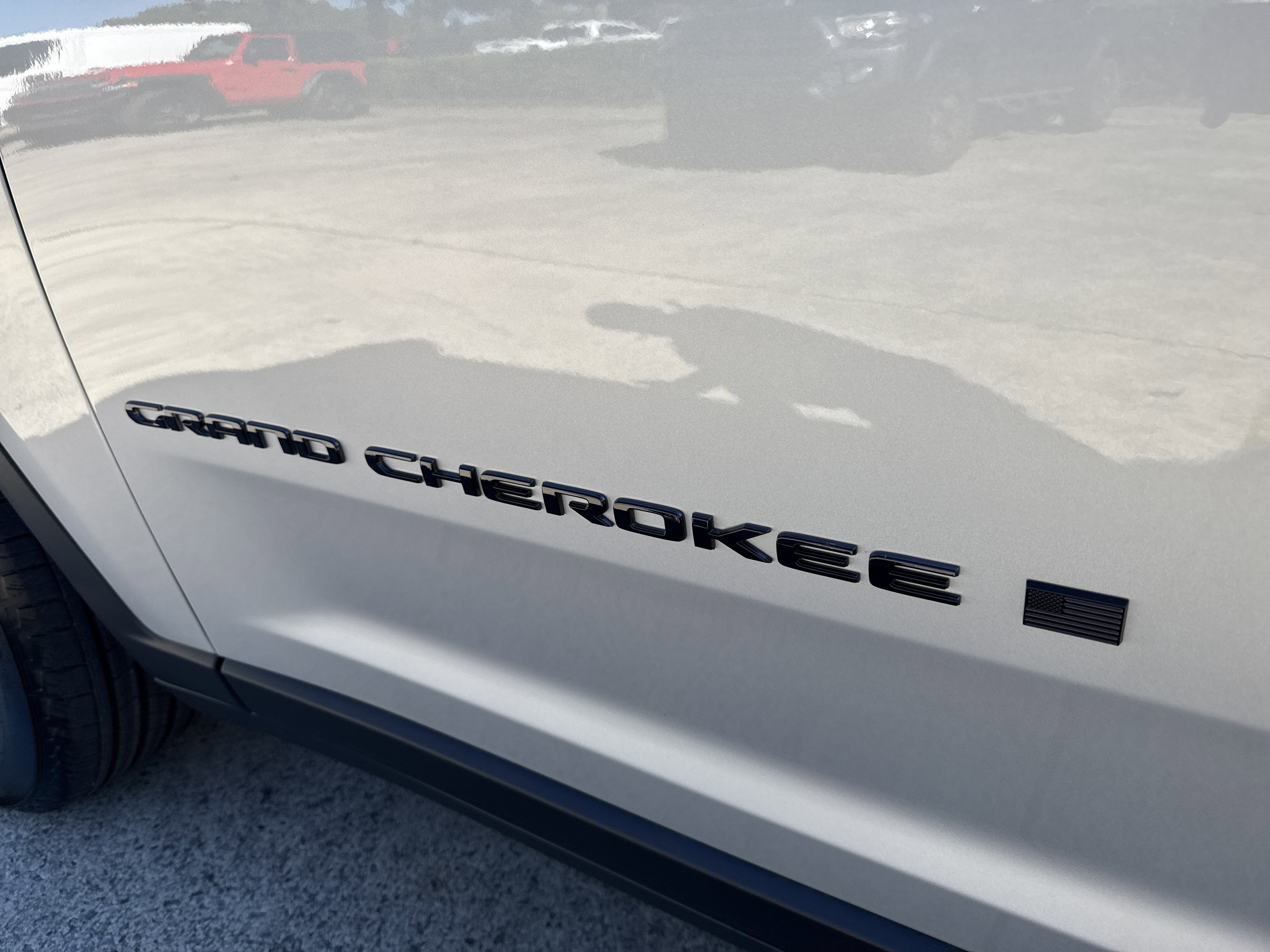 New 2025 Jeep Grand Cherokee Altitude image 12