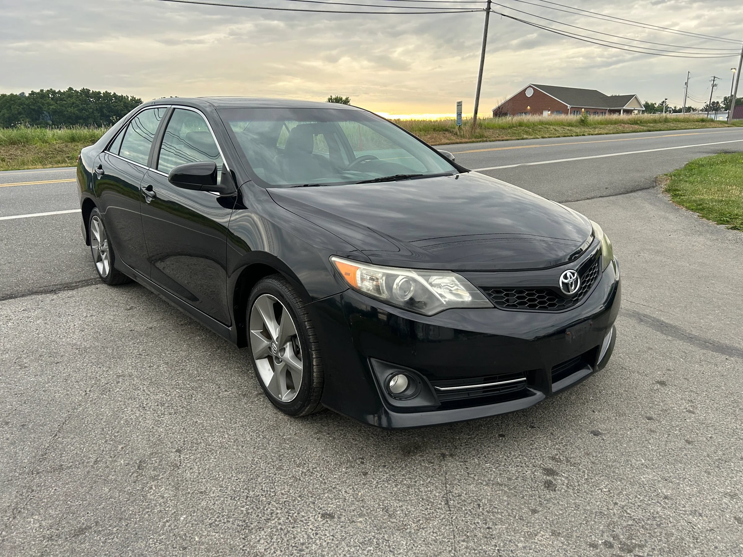 Used 2012 Toyota Camry SE FWD image 4