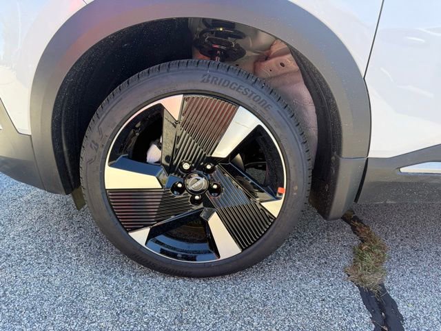 New 2026 Nissan Kicks SR w/ SR Premium Package AWD/4WD image 14