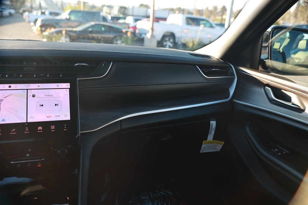 New 2025 Jeep Grand Cherokee L Limited image 25