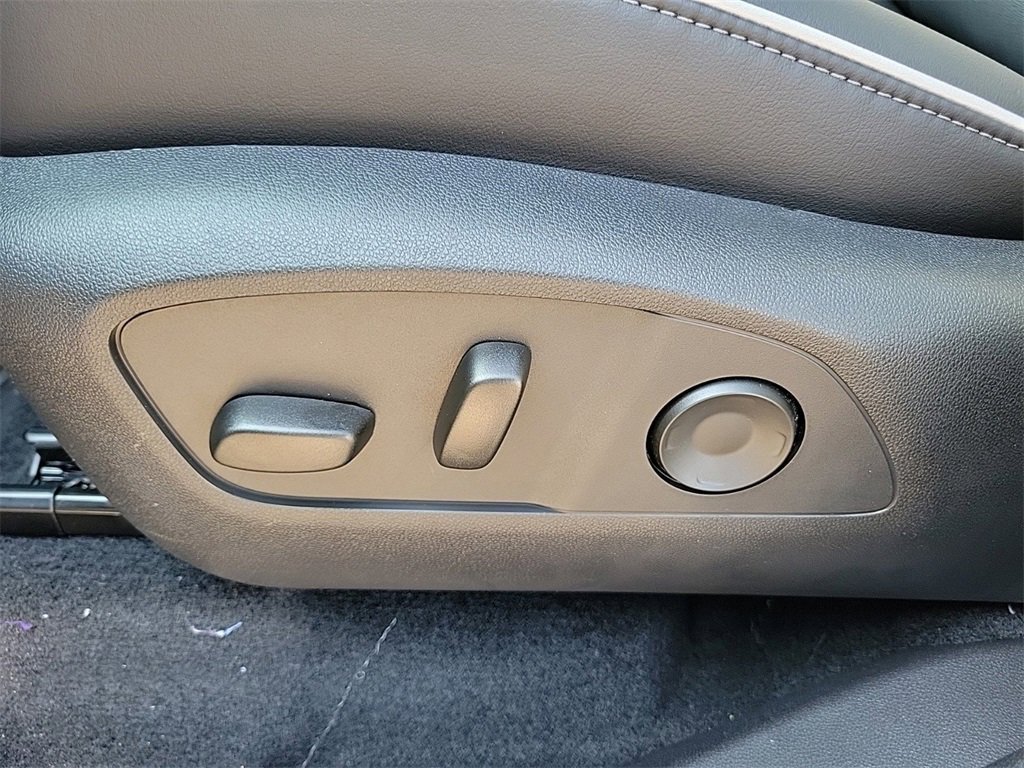 New 2025 Buick Enclave Preferred w/ Power Package image 17