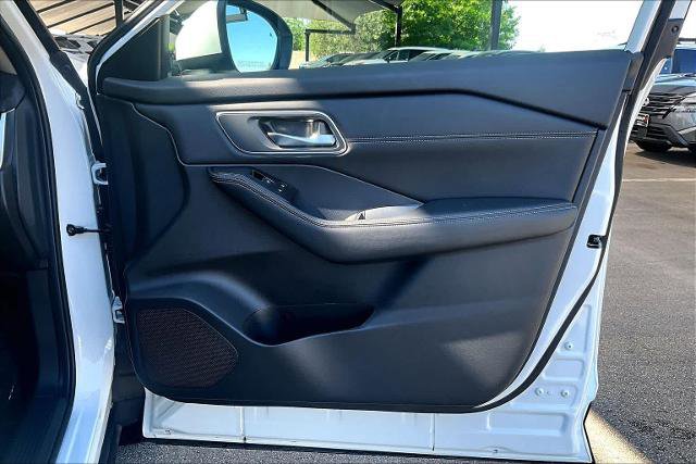 Certified 2025 Nissan Rogue Platinum AWD/4WD image 23