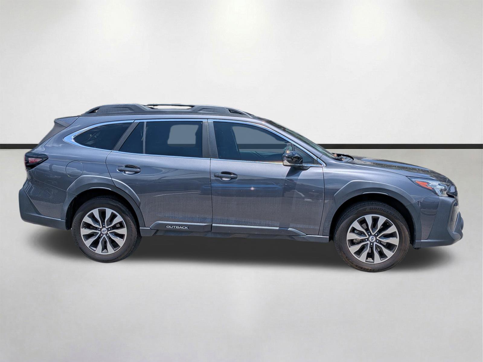 Used 2023 Subaru Outback Limited XT AWD/4WD image 3