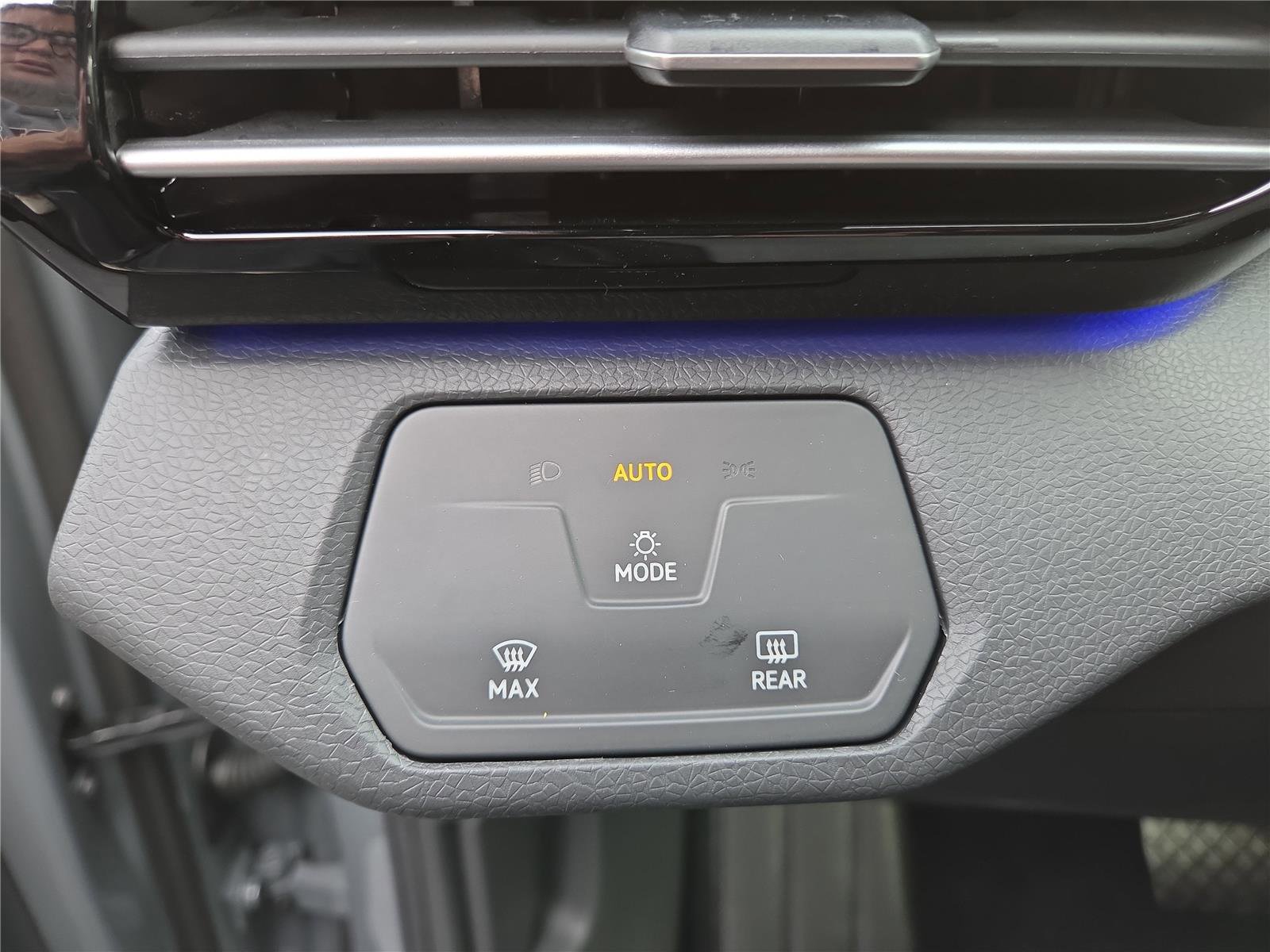 New 2025 Volkswagen ID.4 Pro image 14