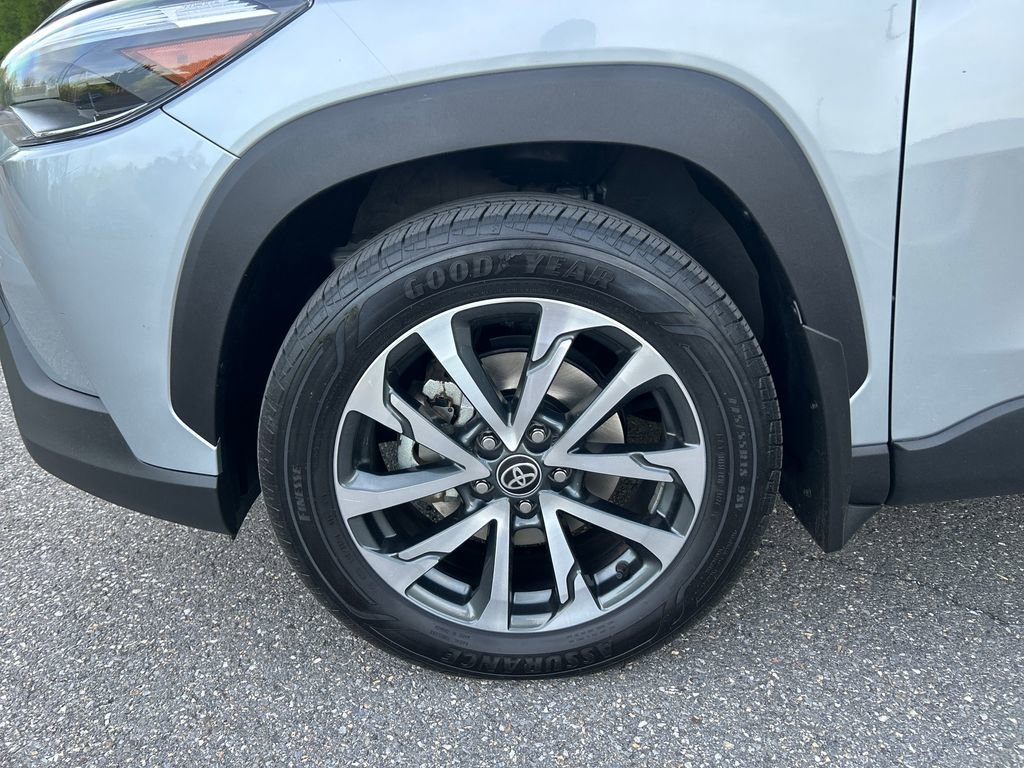 Certified 2022 Toyota Corolla Cross XLE w/ Convenience Package AWD/4WD image 29