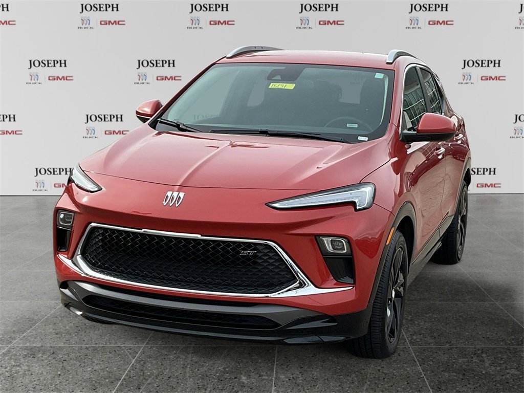 Used 2024 Buick Encore GX Sport Touring image 3