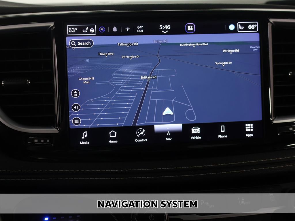 Used 2023 Chrysler Pacifica Limited image 3