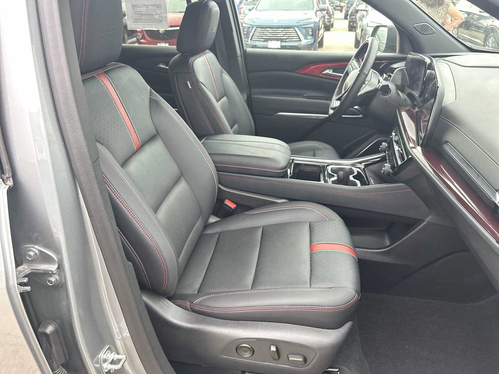 Used 2024 Chevrolet Traverse RS w/ LPO, Floor Liner Package AWD/4WD image 28