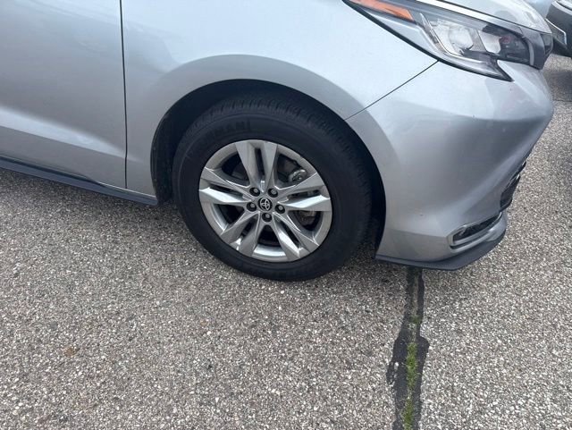 Certified 2023 Toyota Sienna Limited AWD/4WD image 3