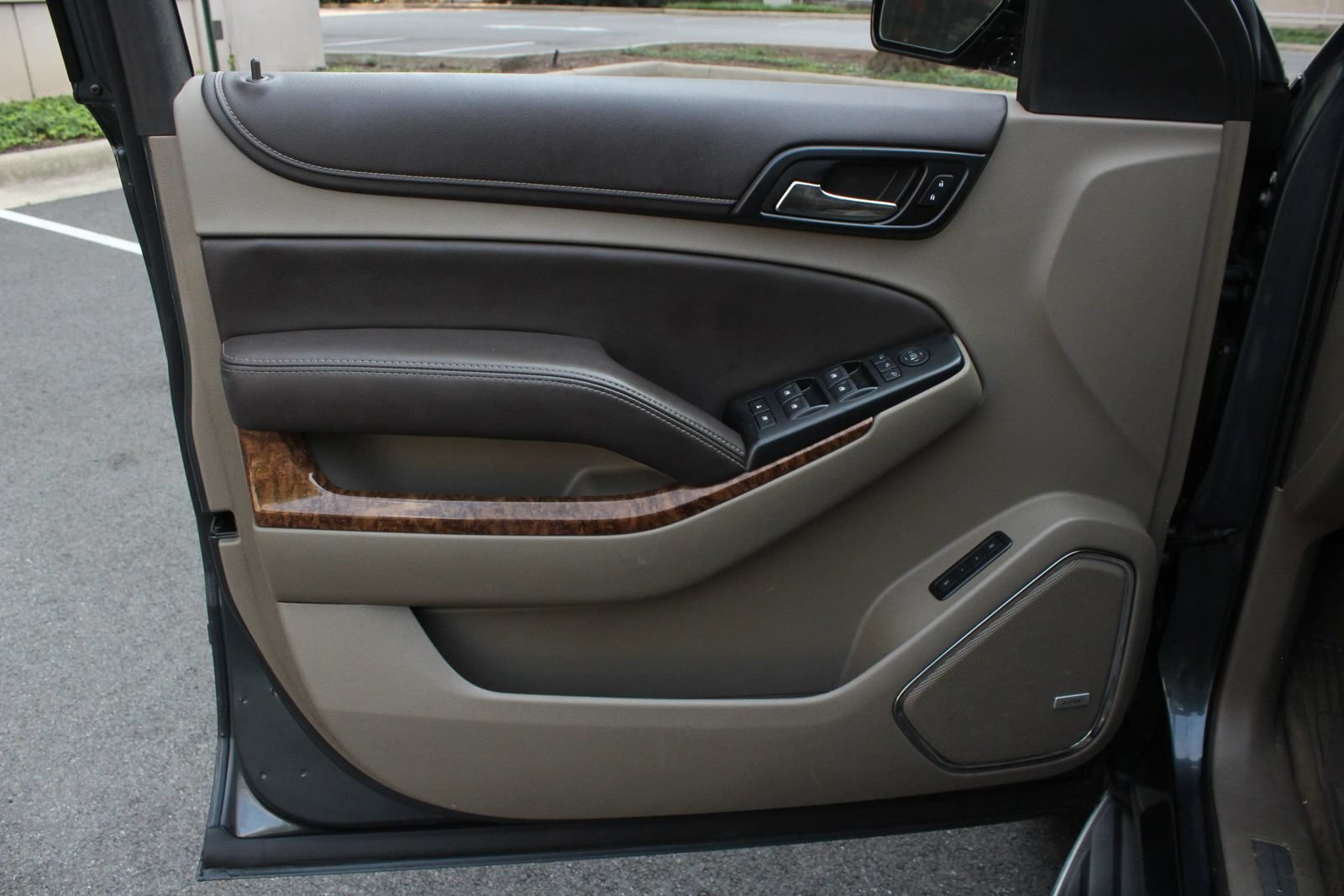 Used 2019 Chevrolet Suburban Premier AWD/4WD image 15