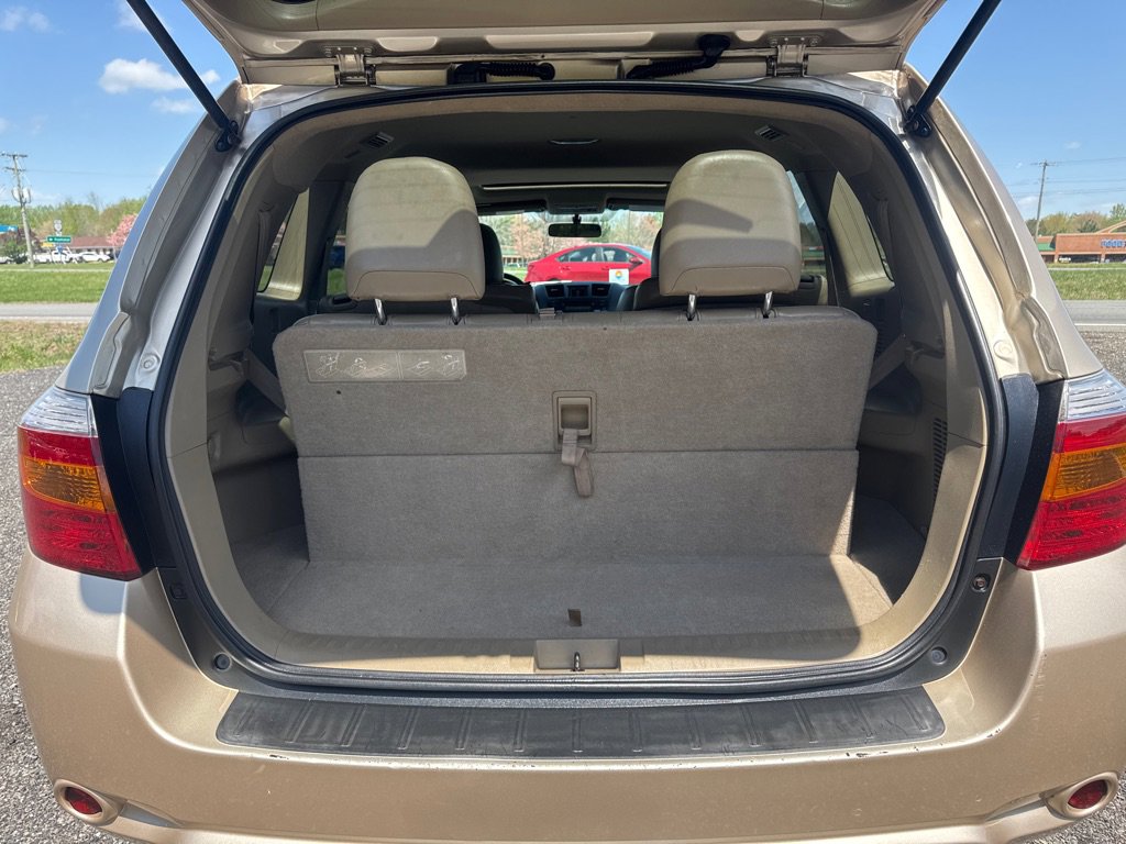 Used 2010 Toyota Highlander SE image 18