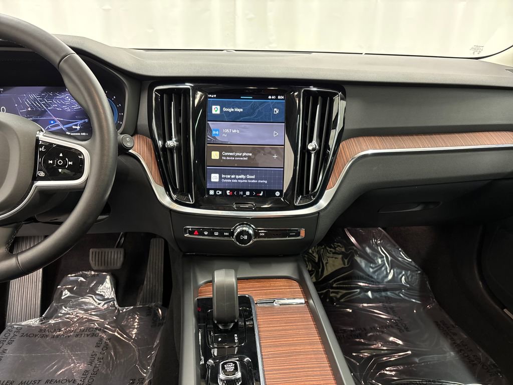 Used 2025 Volvo V60 B5 Cross Country Plus image 17