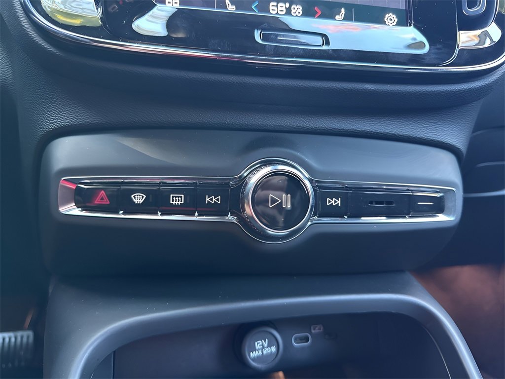 Used 2023 Volvo XC40 Recharge Plus image 33