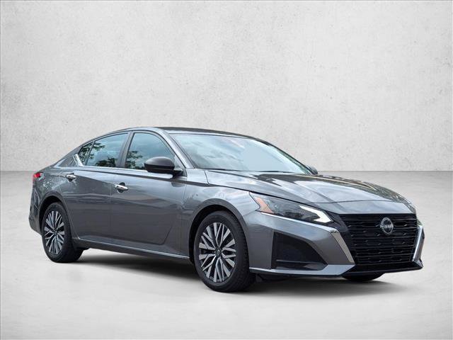 Used 2024 Nissan Altima 2.5 SV FWD image 3