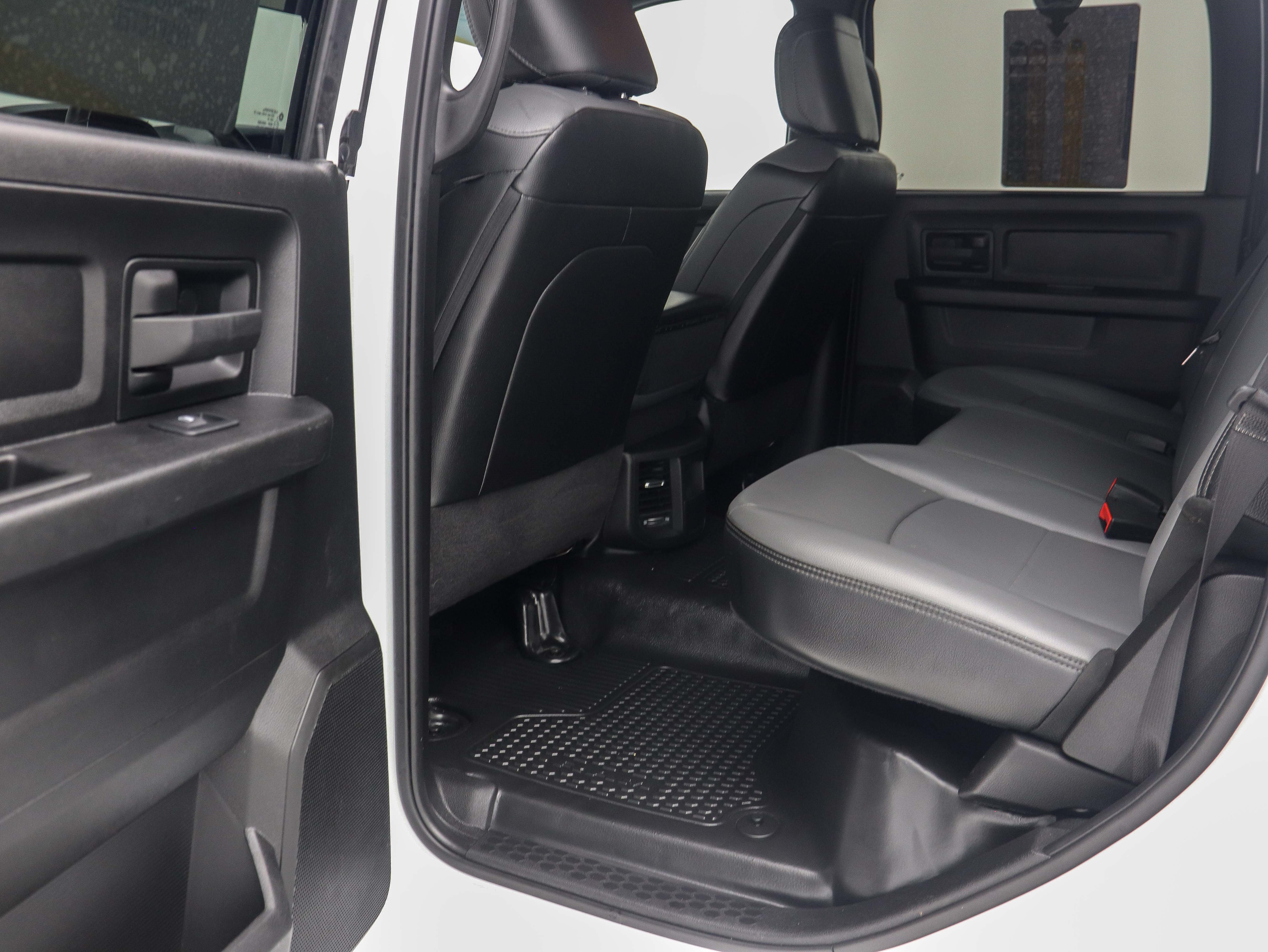 Used 2024 RAM 2500 Tradesman w/ Chrome Appearance Group AWD/4WD image 16