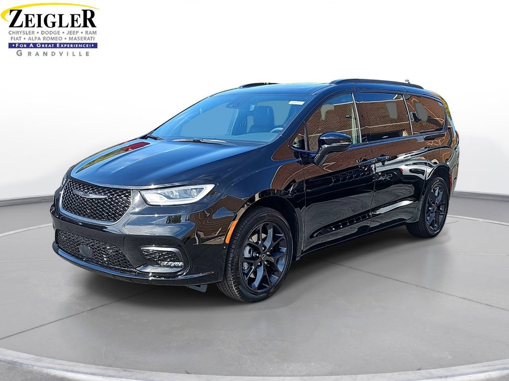 New 2026 Chrysler Pacifica Limited w/ S Appearance Package