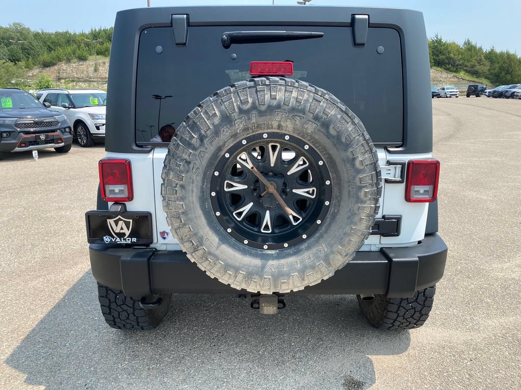 Used 2014 Jeep Wrangler Unlimited Rubicon w/ Connectivity Group AWD/4WD image 5