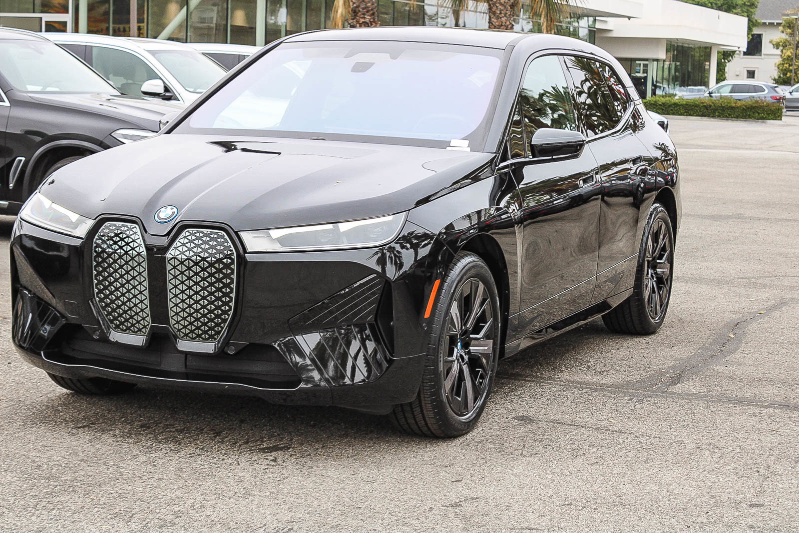 Used 2024 BMW iX xDrive50 w/ Sport Package AWD/4WD image 3