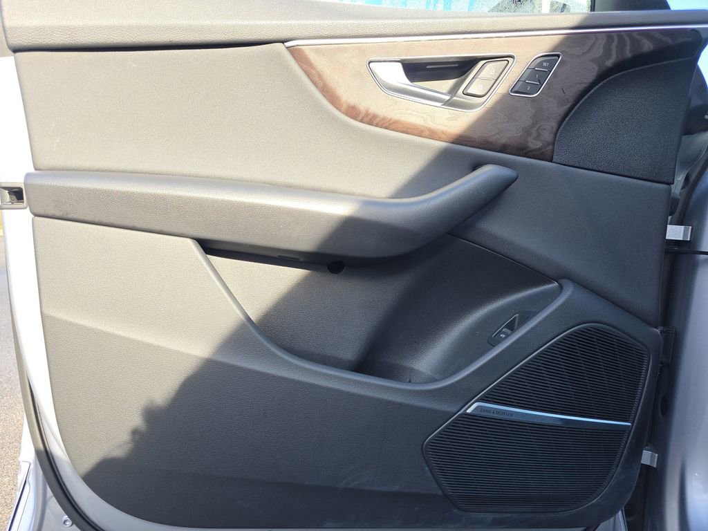 Used 2020 Audi Q8 Premium Plus w/ Premium Plus Package image 33