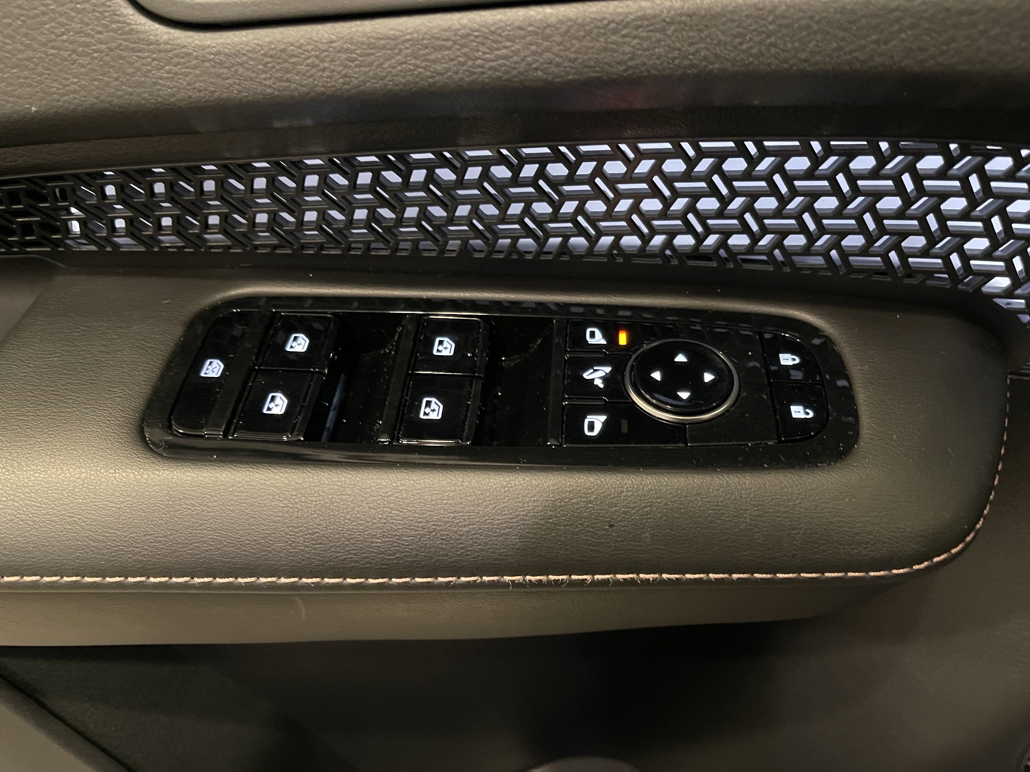 Used 2023 Nissan Ariya AWD image 12