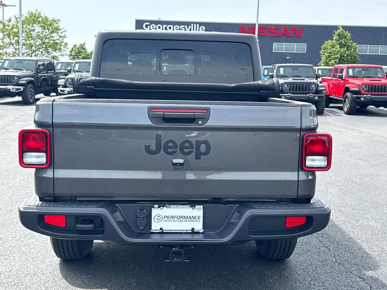 Used 2024 Jeep Gladiator Sport AWD/4WD image 4