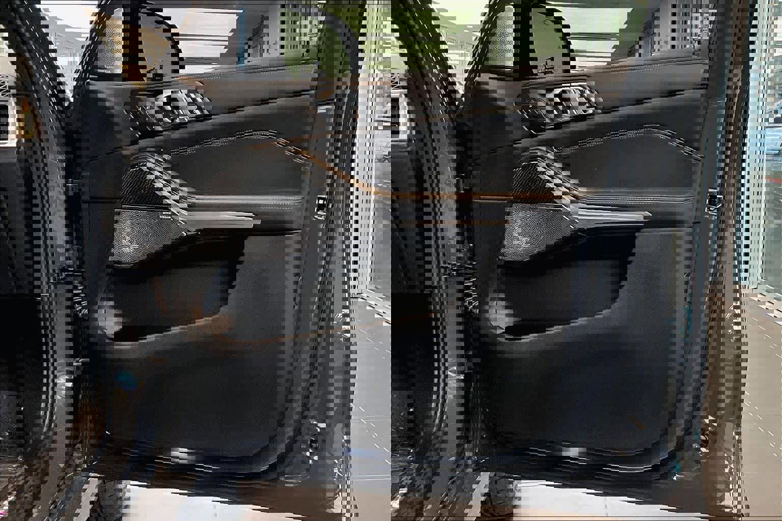 Used 2025 BMW X7 M60i image 23