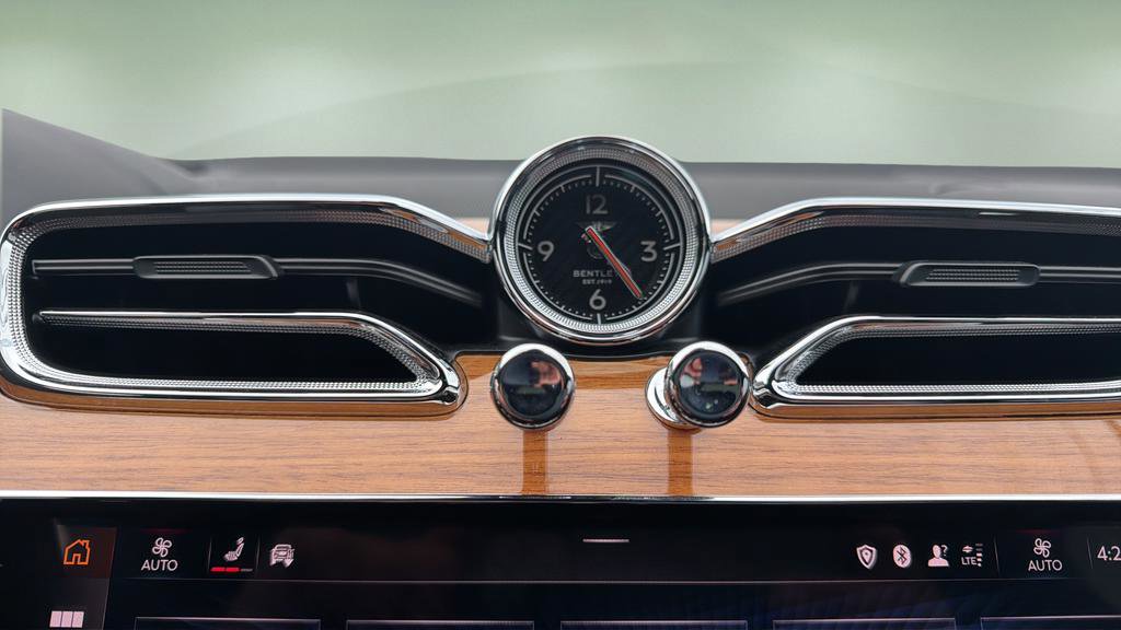 Used 2021 Bentley Bentayga image 35